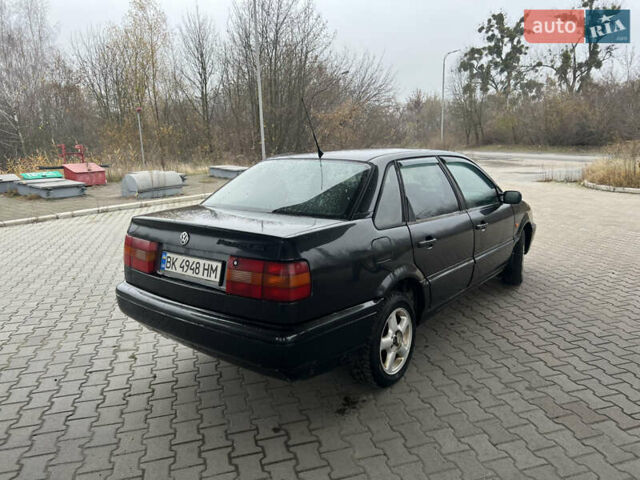 Черный Фольксваген Пассат, объемом двигателя 1.98 л и пробегом 300 тыс. км за 2300 $, фото 4 на Automoto.ua