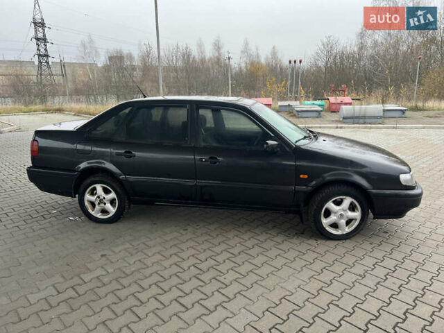 Черный Фольксваген Пассат, объемом двигателя 1.98 л и пробегом 300 тыс. км за 2300 $, фото 3 на Automoto.ua