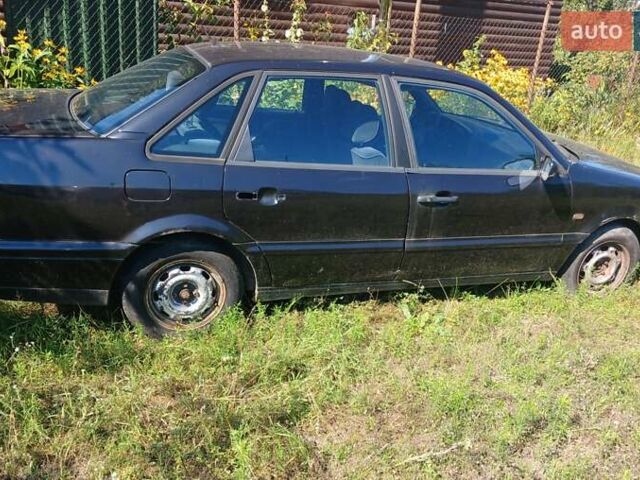 Черный Фольксваген Пассат, объемом двигателя 2 л и пробегом 332 тыс. км за 1500 $, фото 1 на Automoto.ua