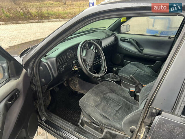 Черный Фольксваген Пассат, объемом двигателя 1.98 л и пробегом 300 тыс. км за 2300 $, фото 7 на Automoto.ua