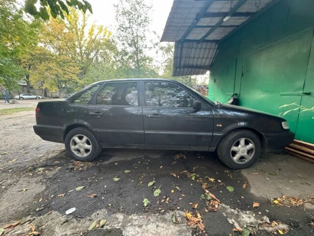 Черный Фольксваген Пассат, объемом двигателя 2 л и пробегом 350 тыс. км за 2400 $, фото 5 на Automoto.ua