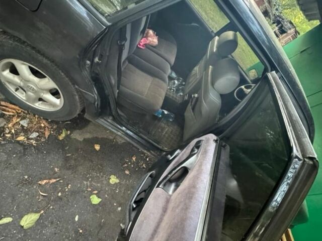 Черный Фольксваген Пассат, объемом двигателя 2 л и пробегом 350 тыс. км за 2400 $, фото 1 на Automoto.ua