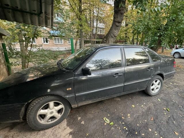 Черный Фольксваген Пассат, объемом двигателя 2 л и пробегом 350 тыс. км за 2400 $, фото 4 на Automoto.ua