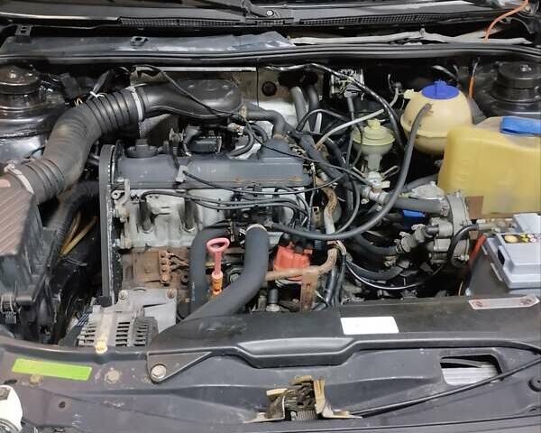 Чорний Фольксваген Пассат, об'ємом двигуна 1.78 л та пробігом 300 тис. км за 2100 $, фото 5 на Automoto.ua