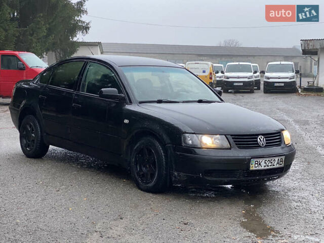 Чорний Фольксваген Пассат, об'ємом двигуна 1.6 л та пробігом 350 тис. км за 2000 $, фото 11 на Automoto.ua