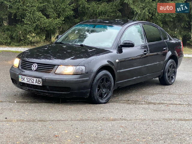 Чорний Фольксваген Пассат, об'ємом двигуна 1.6 л та пробігом 350 тис. км за 2000 $, фото 7 на Automoto.ua