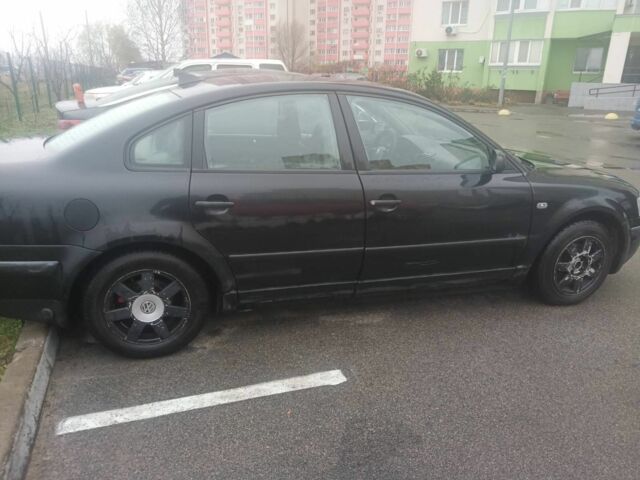 Чорний Фольксваген Пассат, об'ємом двигуна 1.6 л та пробігом 400 тис. км за 2200 $, фото 5 на Automoto.ua