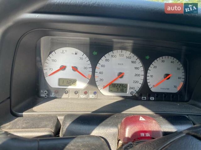 Чорний Фольксваген Пассат, об'ємом двигуна 1.78 л та пробігом 182 тис. км за 3650 $, фото 6 на Automoto.ua
