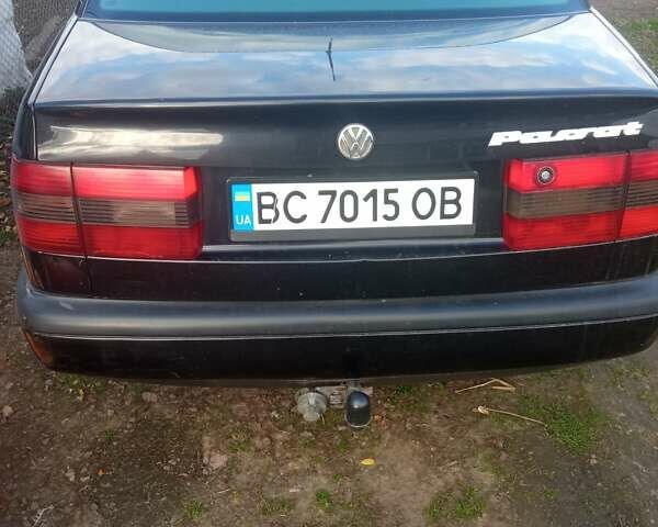 Черный Фольксваген Пассат, объемом двигателя 1.8 л и пробегом 381 тыс. км за 2200 $, фото 5 на Automoto.ua