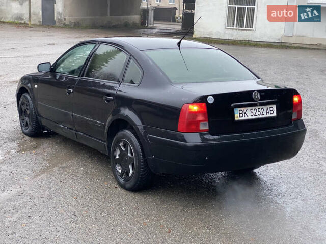 Чорний Фольксваген Пассат, об'ємом двигуна 1.6 л та пробігом 350 тис. км за 2000 $, фото 1 на Automoto.ua