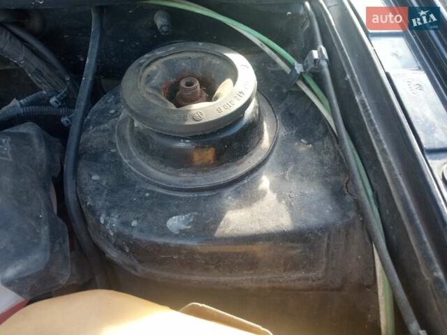 Черный Фольксваген Пассат, объемом двигателя 1.8 л и пробегом 381 тыс. км за 2200 $, фото 2 на Automoto.ua