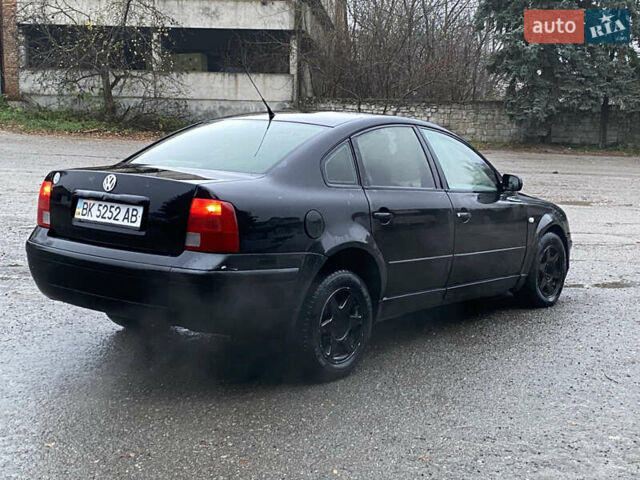Чорний Фольксваген Пассат, об'ємом двигуна 1.6 л та пробігом 350 тис. км за 2000 $, фото 4 на Automoto.ua