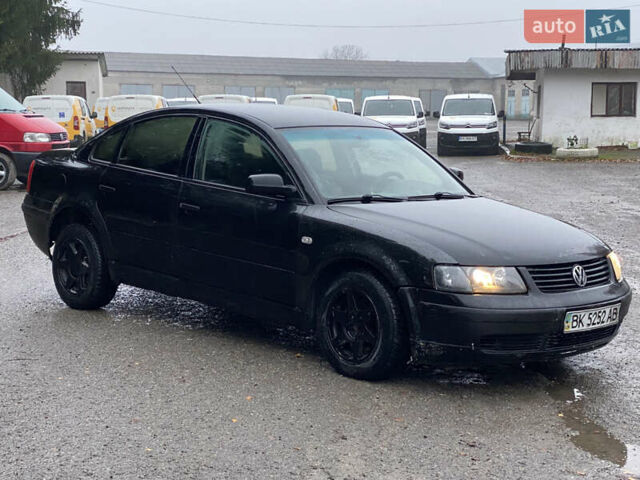 Чорний Фольксваген Пассат, об'ємом двигуна 1.6 л та пробігом 350 тис. км за 2000 $, фото 5 на Automoto.ua