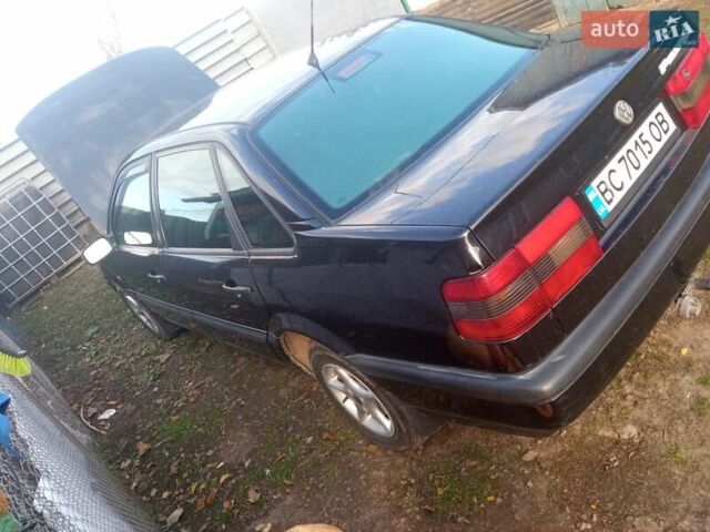 Черный Фольксваген Пассат, объемом двигателя 1.8 л и пробегом 381 тыс. км за 2200 $, фото 1 на Automoto.ua