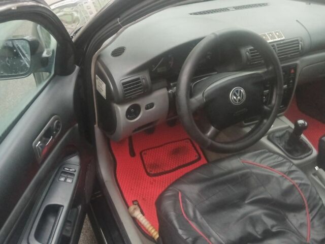 Чорний Фольксваген Пассат, об'ємом двигуна 1.6 л та пробігом 400 тис. км за 2200 $, фото 3 на Automoto.ua