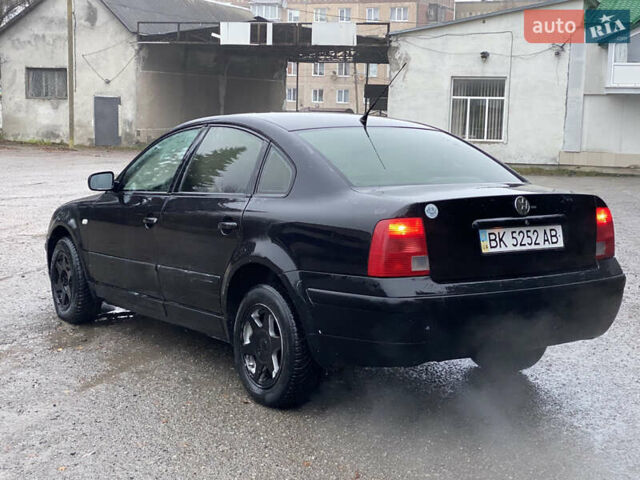 Чорний Фольксваген Пассат, об'ємом двигуна 1.6 л та пробігом 350 тис. км за 2000 $, фото 16 на Automoto.ua