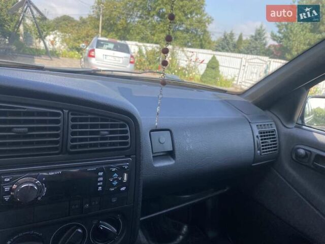 Чорний Фольксваген Пассат, об'ємом двигуна 1.78 л та пробігом 182 тис. км за 3650 $, фото 9 на Automoto.ua