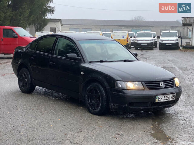 Чорний Фольксваген Пассат, об'ємом двигуна 1.6 л та пробігом 350 тис. км за 2000 $, фото 8 на Automoto.ua