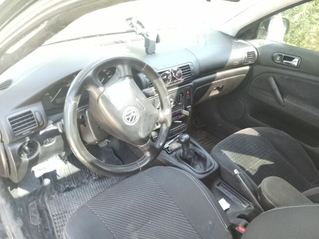 Черный Фольксваген Пассат, объемом двигателя 1.6 л и пробегом 199 тыс. км за 2500 $, фото 9 на Automoto.ua