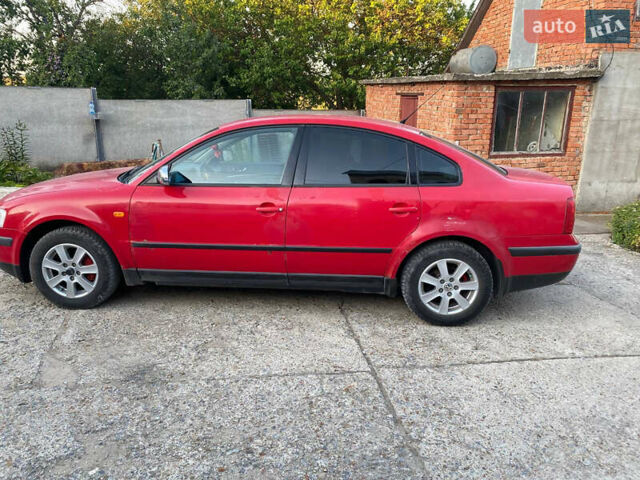 Черный Фольксваген Пассат, объемом двигателя 1.6 л и пробегом 415 тыс. км за 2400 $, фото 1 на Automoto.ua