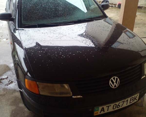 Черный Фольксваген Пассат, объемом двигателя 1.6 л и пробегом 290 тыс. км за 3850 $, фото 1 на Automoto.ua