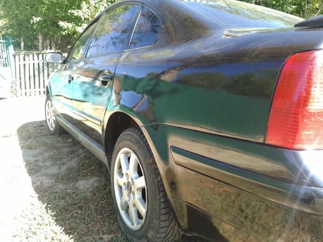 Черный Фольксваген Пассат, объемом двигателя 1.6 л и пробегом 199 тыс. км за 2500 $, фото 2 на Automoto.ua