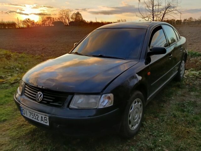 Черный Фольксваген Пассат, объемом двигателя 1.8 л и пробегом 260 тыс. км за 2700 $, фото 1 на Automoto.ua