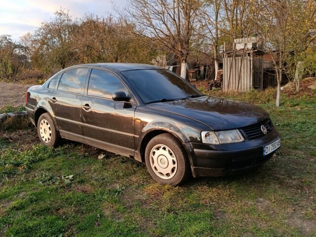 Черный Фольксваген Пассат, объемом двигателя 1.8 л и пробегом 260 тыс. км за 2700 $, фото 3 на Automoto.ua