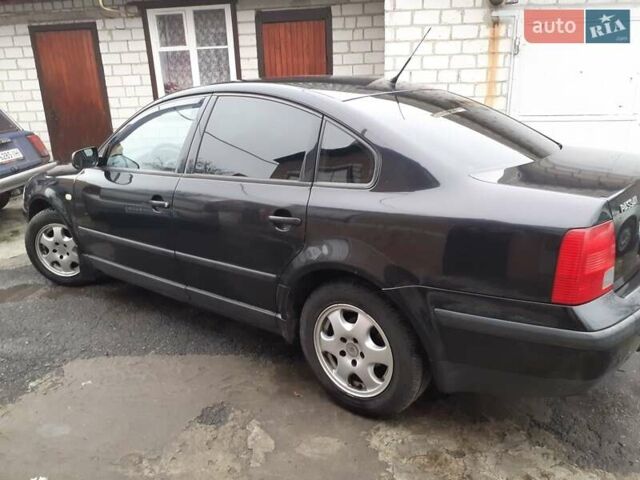 Черный Фольксваген Пассат, объемом двигателя 1.6 л и пробегом 390 тыс. км за 2999 $, фото 6 на Automoto.ua