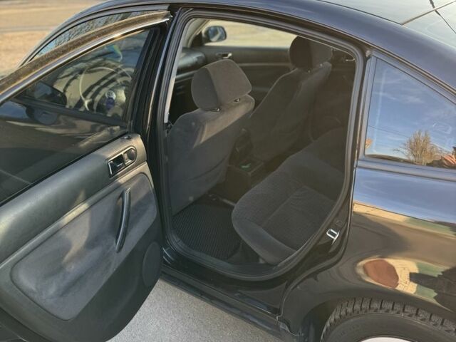 Черный Фольксваген Пассат, объемом двигателя 1.8 л и пробегом 396 тыс. км за 3200 $, фото 11 на Automoto.ua