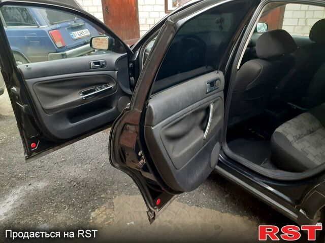 Черный Фольксваген Пассат, объемом двигателя 1.6 л и пробегом 390 тыс. км за 2999 $, фото 3 на Automoto.ua