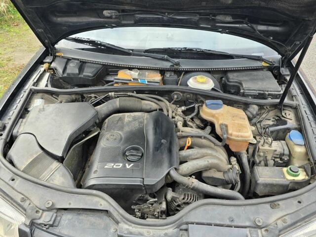 Черный Фольксваген Пассат, объемом двигателя 1.8 л и пробегом 440 тыс. км за 2038 $, фото 5 на Automoto.ua