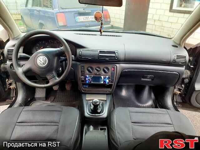 Черный Фольксваген Пассат, объемом двигателя 1.6 л и пробегом 390 тыс. км за 2999 $, фото 1 на Automoto.ua