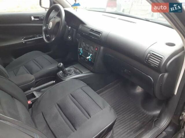 Черный Фольксваген Пассат, объемом двигателя 1.6 л и пробегом 390 тыс. км за 2999 $, фото 11 на Automoto.ua