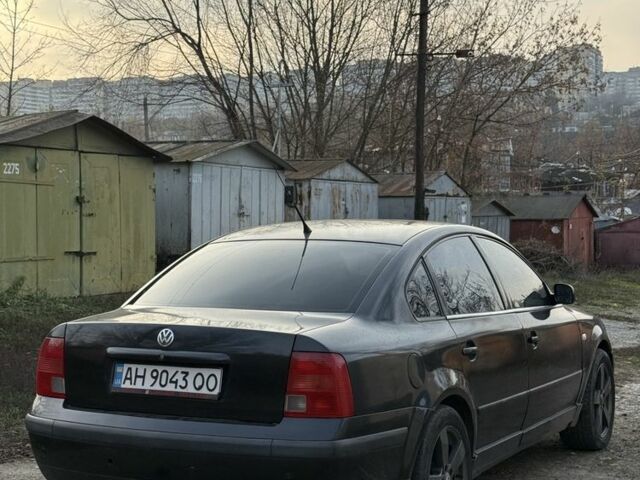 Черный Фольксваген Пассат, объемом двигателя 1.8 л и пробегом 300 тыс. км за 3200 $, фото 3 на Automoto.ua