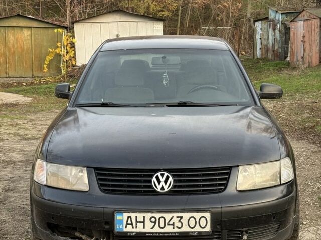 Черный Фольксваген Пассат, объемом двигателя 1.8 л и пробегом 300 тыс. км за 3200 $, фото 1 на Automoto.ua