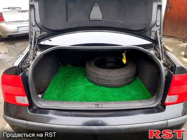 Черный Фольксваген Пассат, объемом двигателя 1.6 л и пробегом 390 тыс. км за 2999 $, фото 10 на Automoto.ua