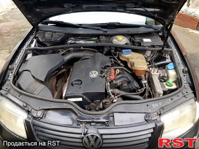 Черный Фольксваген Пассат, объемом двигателя 1.6 л и пробегом 390 тыс. км за 2999 $, фото 12 на Automoto.ua