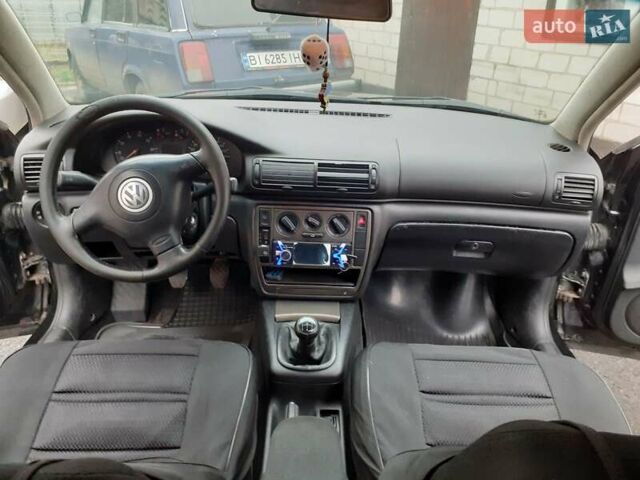 Черный Фольксваген Пассат, объемом двигателя 1.6 л и пробегом 390 тыс. км за 2999 $, фото 10 на Automoto.ua