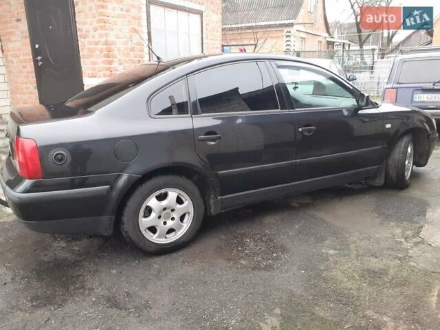 Черный Фольксваген Пассат, объемом двигателя 1.6 л и пробегом 390 тыс. км за 2999 $, фото 18 на Automoto.ua