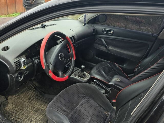 Черный Фольксваген Пассат, объемом двигателя 1.8 л и пробегом 440 тыс. км за 2038 $, фото 4 на Automoto.ua