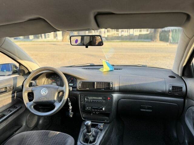 Черный Фольксваген Пассат, объемом двигателя 1.8 л и пробегом 396 тыс. км за 3200 $, фото 7 на Automoto.ua