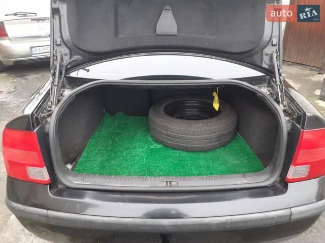 Черный Фольксваген Пассат, объемом двигателя 1.6 л и пробегом 390 тыс. км за 2999 $, фото 3 на Automoto.ua