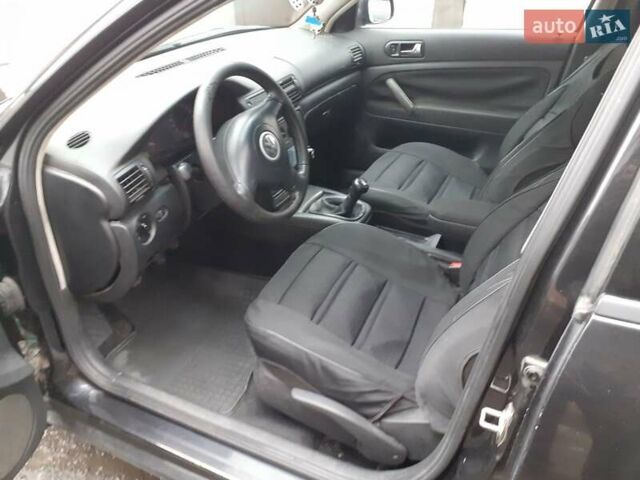 Черный Фольксваген Пассат, объемом двигателя 1.6 л и пробегом 390 тыс. км за 2999 $, фото 13 на Automoto.ua