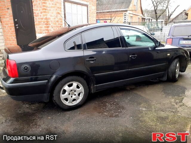 Черный Фольксваген Пассат, объемом двигателя 1.6 л и пробегом 390 тыс. км за 2999 $, фото 9 на Automoto.ua