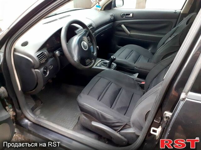 Черный Фольксваген Пассат, объемом двигателя 1.6 л и пробегом 390 тыс. км за 2999 $, фото 2 на Automoto.ua