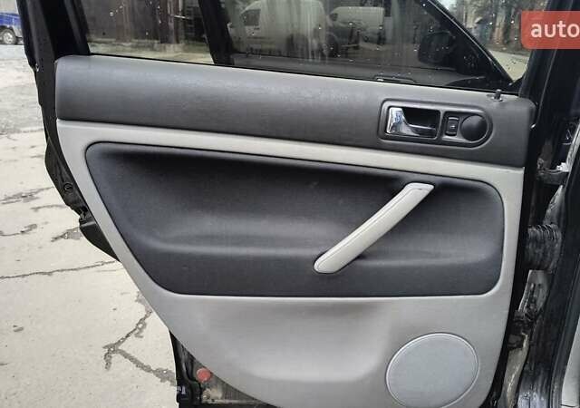 Черный Фольксваген Пассат, объемом двигателя 1.78 л и пробегом 520 тыс. км за 4200 $, фото 7 на Automoto.ua