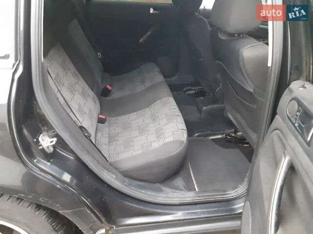 Черный Фольксваген Пассат, объемом двигателя 1.6 л и пробегом 390 тыс. км за 2999 $, фото 12 на Automoto.ua