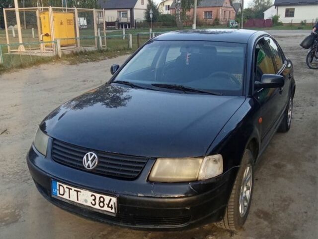 Черный Фольксваген Пассат, объемом двигателя 1.9 л и пробегом 322 тыс. км за 1578 $, фото 2 на Automoto.ua