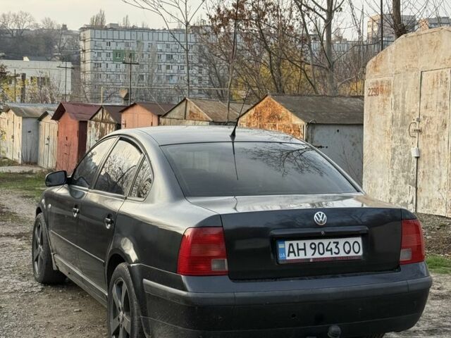 Черный Фольксваген Пассат, объемом двигателя 1.8 л и пробегом 300 тыс. км за 3200 $, фото 4 на Automoto.ua